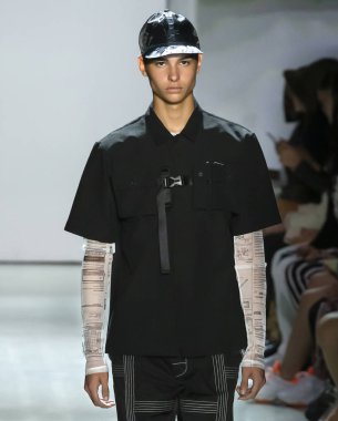 Kore Konsepti için Iise Yaz 2020 Şovu Giymeye Hazır