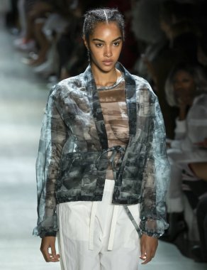 Kore Konsepti için Iise Yaz 2020 Şovu Giymeye Hazır