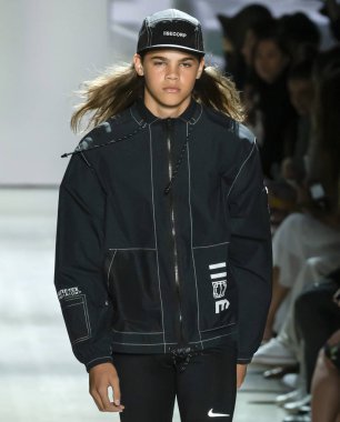 Kore Konsepti için Iise Yaz 2020 Şovu Giymeye Hazır