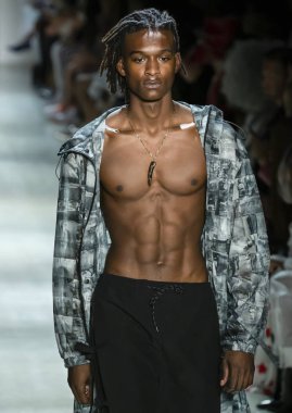 Kore Konsepti için Iise Yaz 2020 Şovu Giymeye Hazır