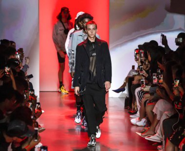 Kore Konsepti için Iise Yaz 2020 Şovu Giymeye Hazır