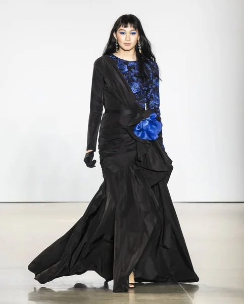 Tadashi shoji show, laufsteg, fall winter 2020, new york fashion w — Stockfoto