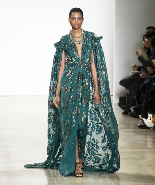 Tadashi Shoji Show, Runway, Outono de Inverno 2020, New York Fashion W — Fotografia de Stock