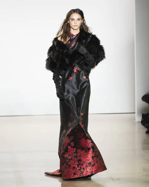 Tadashi shoji show, laufsteg, fall winter 2020, new york fashion w — Stockfoto