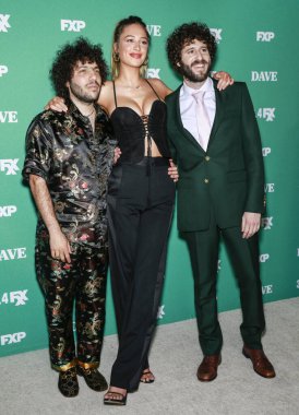 Los Angeles, Ca - 27 Şubat 2020: Benny Blanco, Elsie Hewitt ve Dave Burd, Fxx 'in 