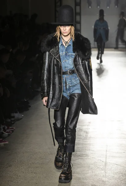 New York New York February 2020 Lexi Boling Walks Runway — Stock Photo, Image