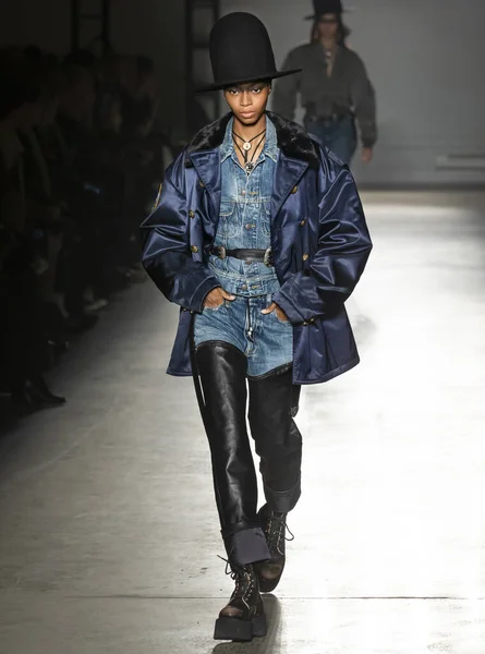 New York New York February 2020 Kyla Ramsey Walks Runway — Stock Photo, Image