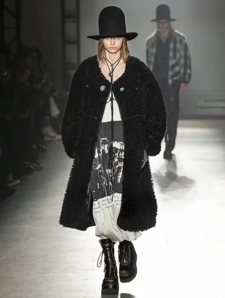 New York New York February 2020 Mathilde Henning Walks Runway — Stock Photo, Image