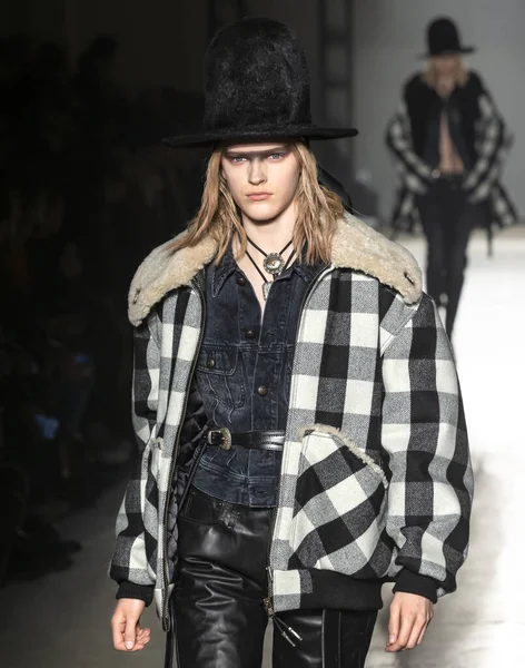 New York New York February 2020 Hannah Motler Walks Runway — Stock Photo, Image