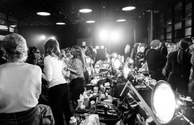 New York, Ny - 08 Şubat 2020: New York Moda Haftası 'ndaki R13 Kış Moda Şovu öncesi sahne arkası atmosferi