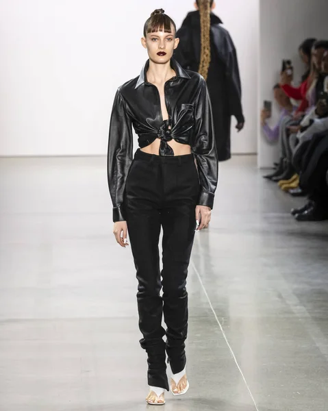 New York New York Feb 2020 Louise Lefebure Walks Runway — Stock Photo, Image