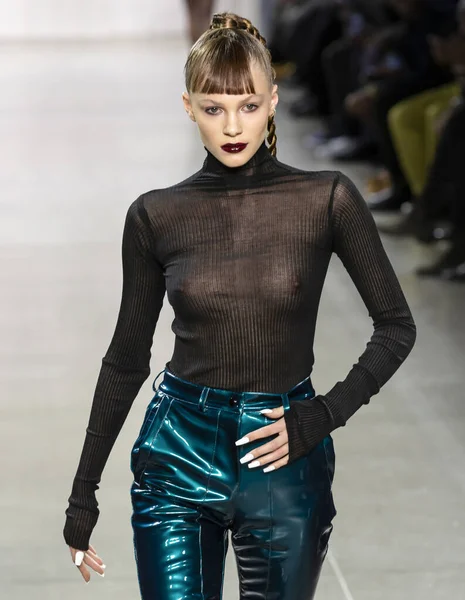 New York New York Feb 2020 Aga Wojtasik Walks Runway — Stock Photo, Image