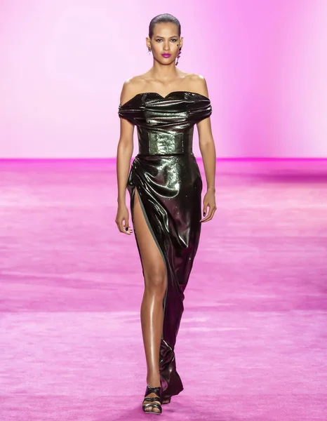 New York New York Feb 2020 Thayna Santos Walks Runway — Stock Photo, Image