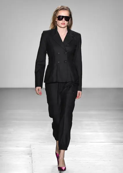 New York New York Feb 2020 Model Walks Runway Secteur — Stock Photo, Image