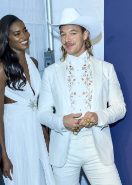 New York, New York - 5 Şubat 2020: Chantel Jeffries ve Diplo 2020 amfAR New York Galasına katıldılar