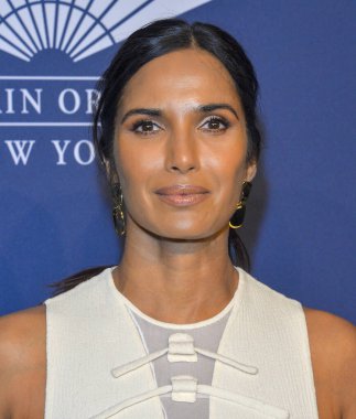 New York, New York - Şubat 05, 2020 Padma Lakshmi 2020 amfAR New York Galasına katıldı