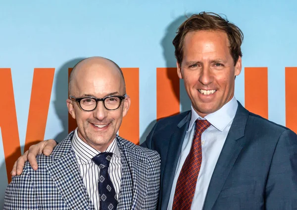 New York, New York - 12 Şubat 2020: Jim Rash ve Nat Faxon, 