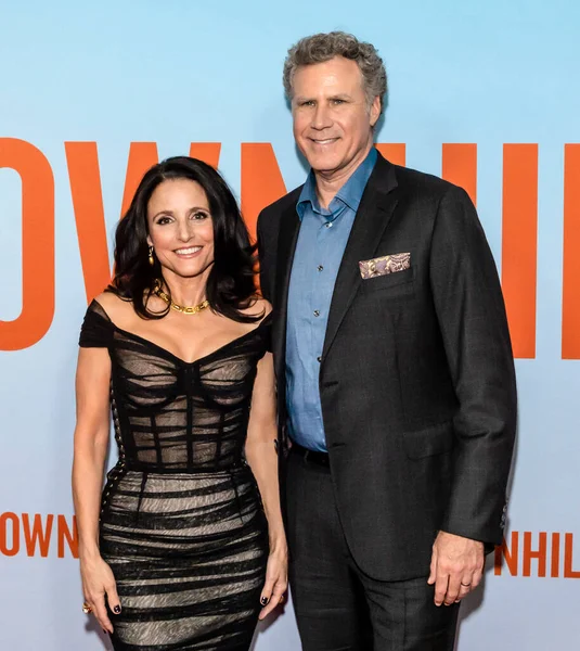 New York, New York - 12 Şubat 2020: Julia Louis-Dreyfus ve Will Ferrell 