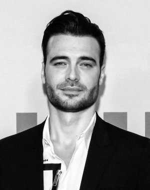 New York, New York - 12 Şubat 2020: Giulio Berruti, SVA Tiyatrosu 'nda Downhill' in galasına katıldı..