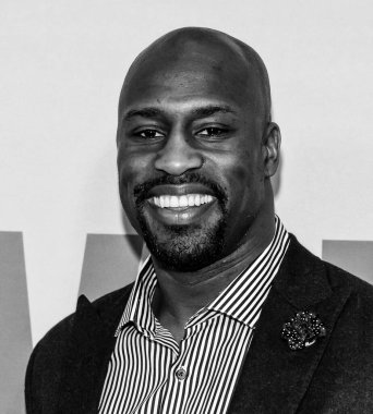 New York, New York - 12 Şubat 2020 Vernon Davis, SVA Tiyatrosu 'nda Downhill' in galasına katılıyor..