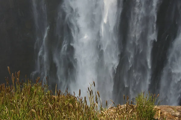 Вода Виктории Падает Через Туман Брызги Знаменитой Природной Достопримечательности Африки — стоковое фото