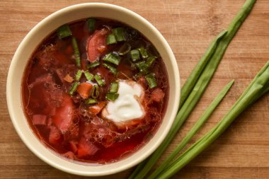  Yeşil soğanlı Rus çorbası.