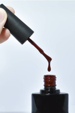 Kırmızı oje gösterisi