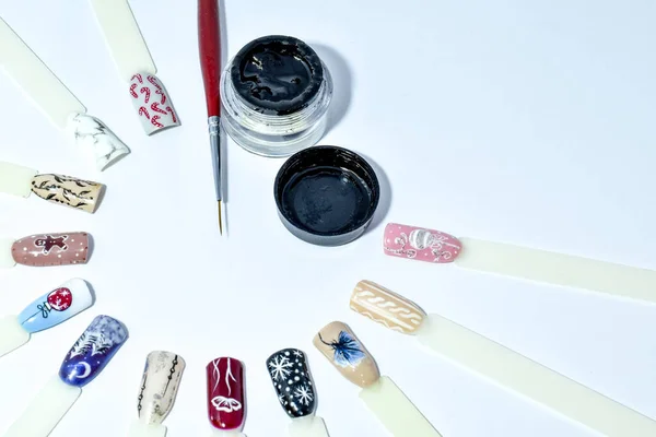 paints for drawings on nails