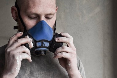 Solunum cihazında bir adam var.