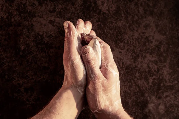 Homem Lava Mãos Com Sabão — Fotografia de Stock