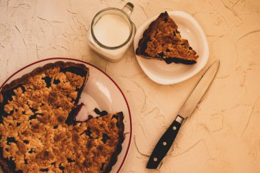 Taze dutlu ev yapımı turta.