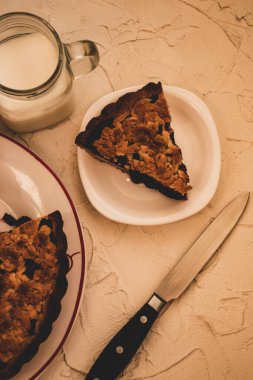 Taze dutlu ev yapımı turta.