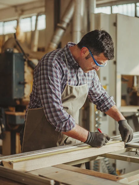 Falegname Lavoro Con Utensili Lavorazione Del Legno — Foto Stock