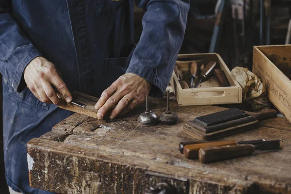 Carpintero Trabajando Con Herramientas Carpintería — Foto de Stock