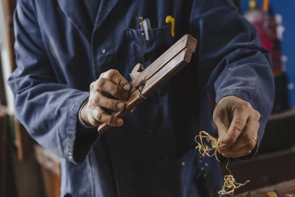 Carpintero Trabajando Con Herramientas Carpintería — Foto de Stock