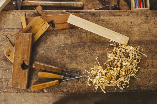 Alte Holzwerkzeuge Auf Einem Holztisch — Stockfoto