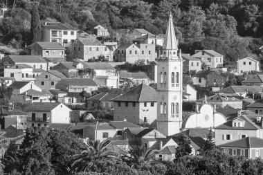 Hırvatistan 'ın Hvar adasındaki Jelsa kasabasının güzel manzarası.