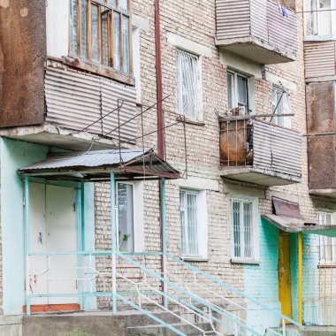 Karakol, Kırgızistan 'ın Kırgızistan' daki Issyk-Kul Gölü 'nün doğu ucu yakınlarındaki Kırgızistan' ın dördüncü büyük şehridir.