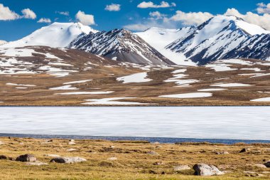 Kırgızistan 'ın Issyk Kul Bölgesinde Barskoon (Arabel) Syrts