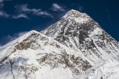 KALA PATTHAR, NEPAL - CIRCA ECTOBER 2013: Ekim 2013 'te Kala Patthar' dan Everest 'e bakış.