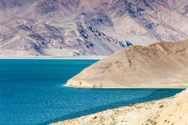 Tacikistan, Pamir 'deki Yashikul Gölü' nün güzel manzarası