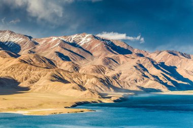 Tacikistan, Pamir 'deki Yashikul Gölü' nün güzel manzarası