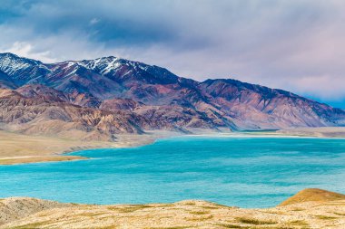 Tacikistan, Pamir 'deki Yashikul Gölü' nün güzel manzarası