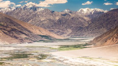 Wachan Koridoru boyunca Pamir, Afganistan ve Panj Nehri 'nin güzel manzarası