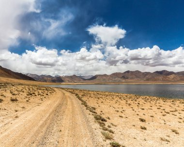 Tacikistan, Pamir 'deki Rangkul Gölü' nün güzel manzarası