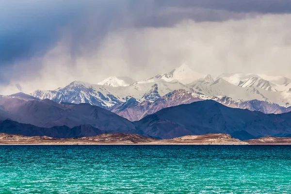 Όμορφη Θέα Της Λίμνης Karakul Στο Pamir Στο Τατζικιστάν — Φωτογραφία Αρχείου