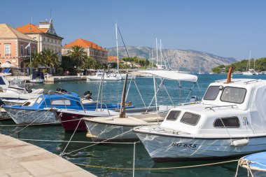 Hırvatistan 'ın Hvar adasında yer alan küçük bir kasaba olan Stari Grad, Ağustos 2016' da Stari Grad 'da görülüyor..