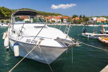 Hırvatistan 'ın Hvar adasında yer alan küçük bir kasaba olan Stari Grad, Ağustos 2016' da Stari Grad 'da görülüyor..