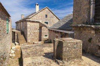Humac, insanların yüzyıllardır yaşadığı çok eski bir köydür..