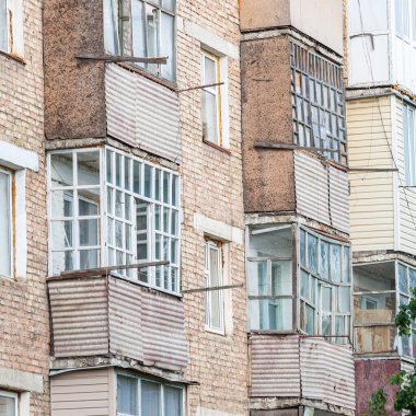 Karakol, Kırgızistan 'ın Kırgızistan' daki Issyk-Kul Gölü 'nün doğu ucu yakınlarındaki Kırgızistan' ın dördüncü büyük şehridir.